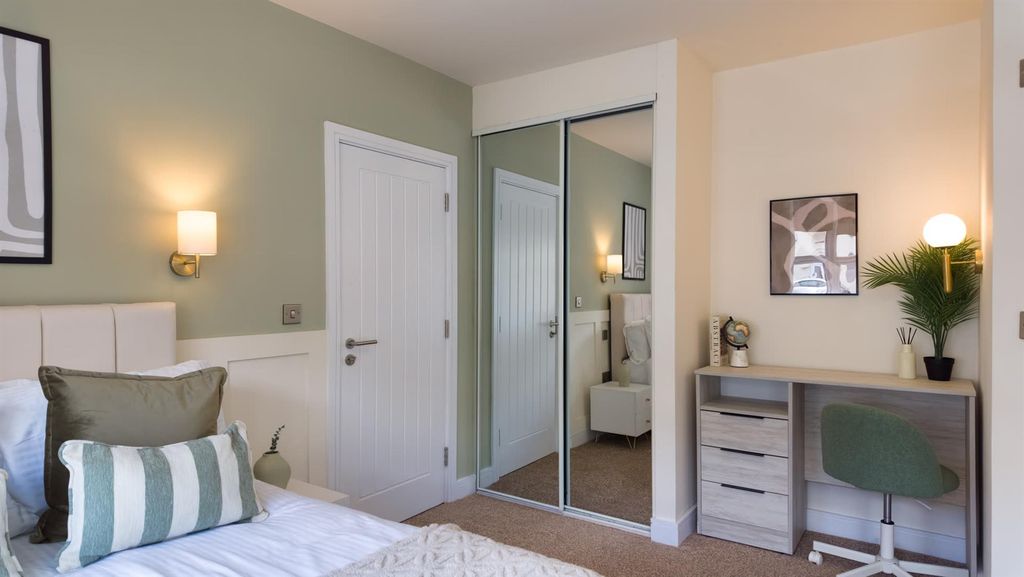 Property photo 3 of 15 Bed 1 09.Jpg