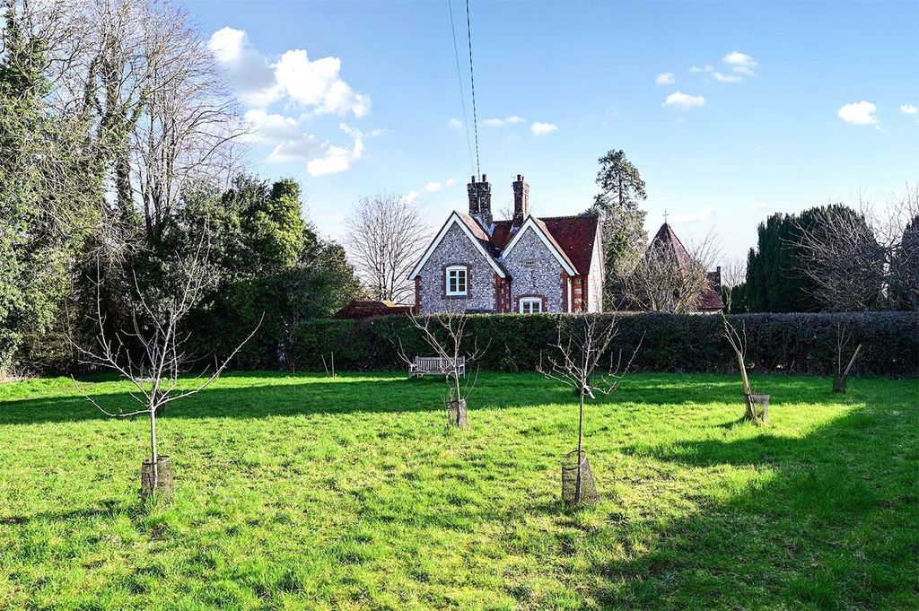 Property photo 2 of 19 Picture No. 12