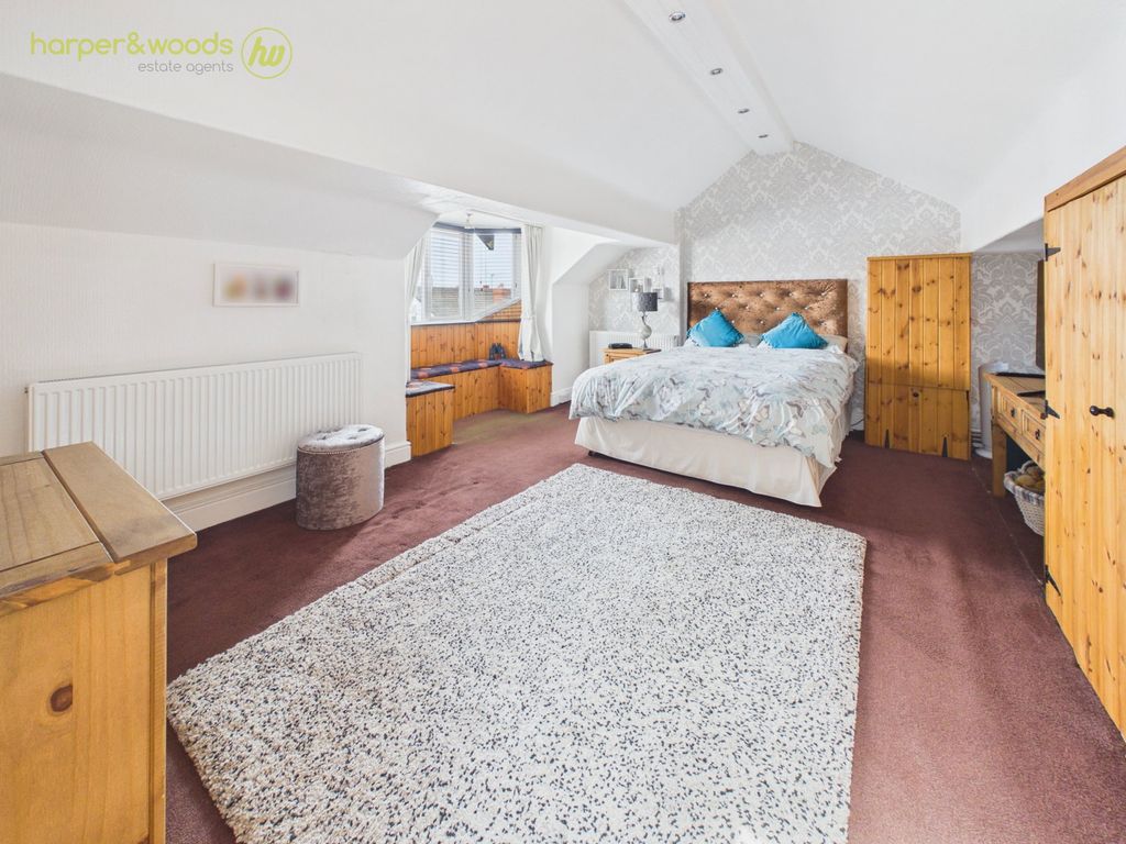 Property photo 3 of 44