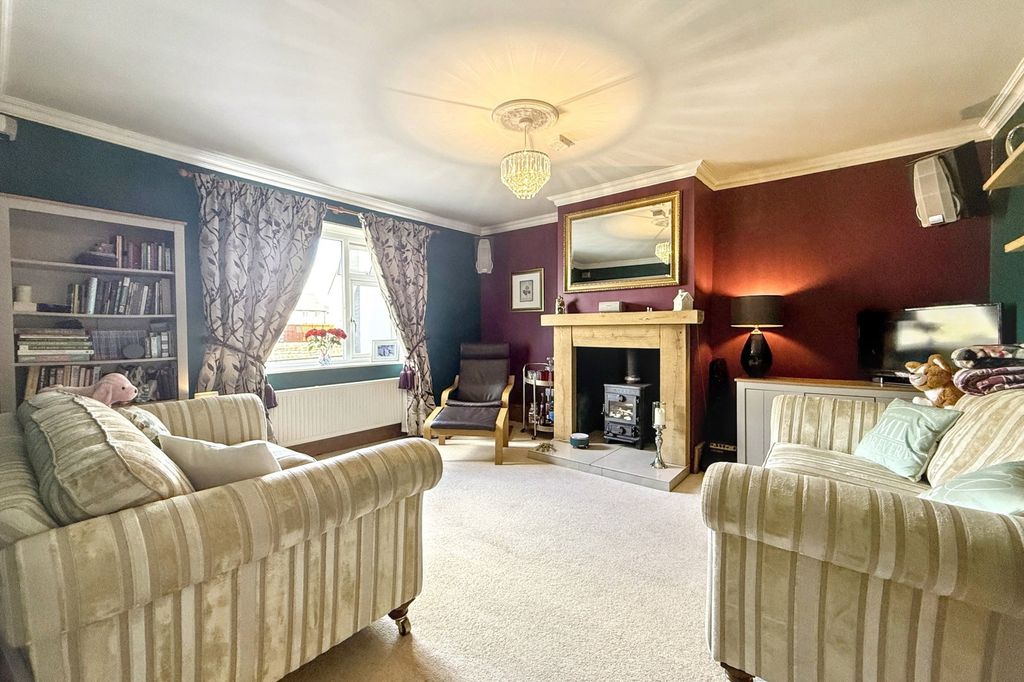 Property photo 3 of 28