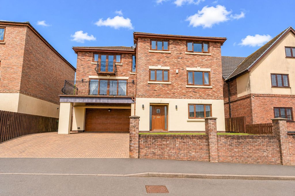 Property photo 1 of 42