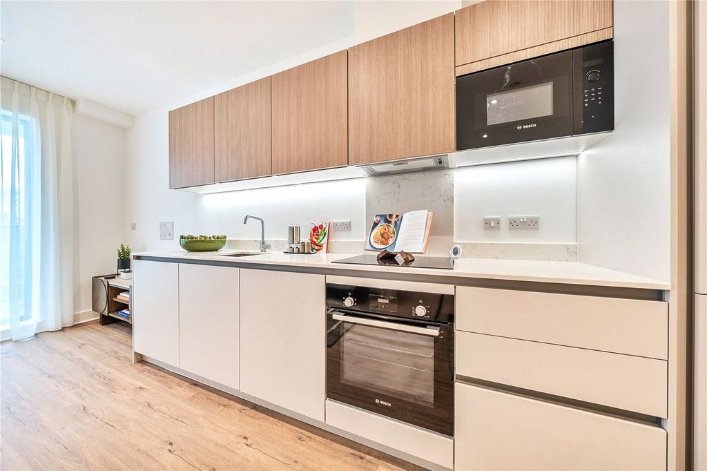 Property photo 2 of 8 Picture No. 13