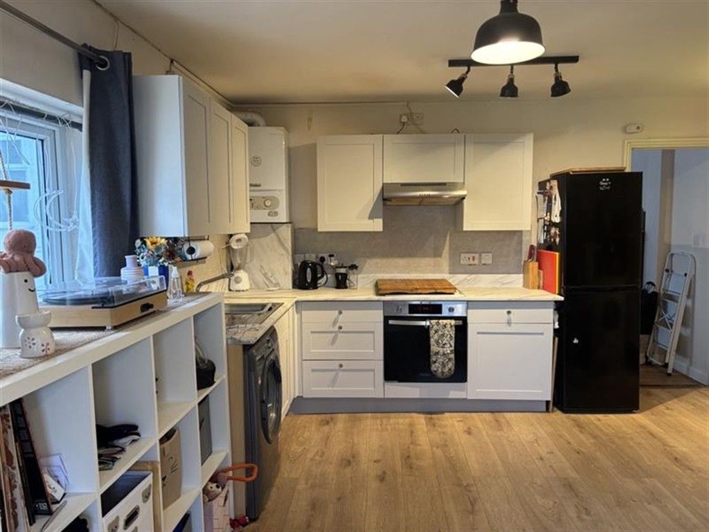 Property photo 3 of 9 Kitchen