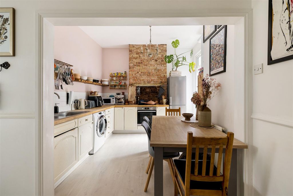 Property photo 3 of 23 George Lane, E18