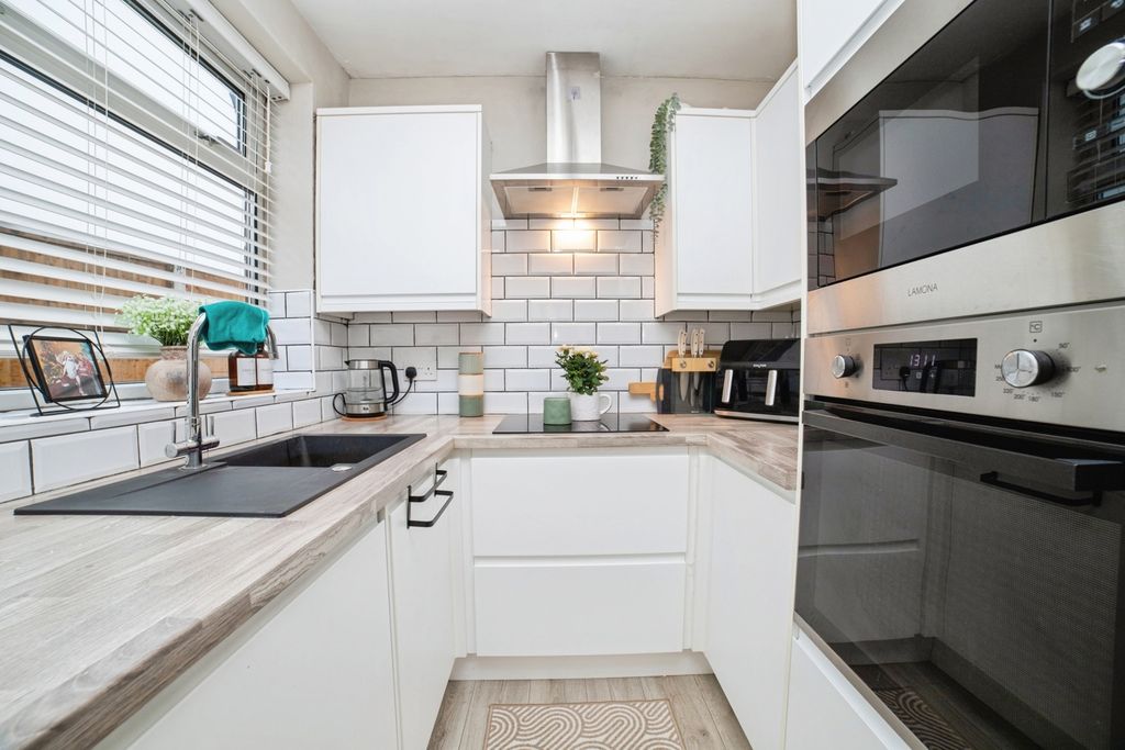 Property photo 3 of 19 Pbox-Img.Jpg