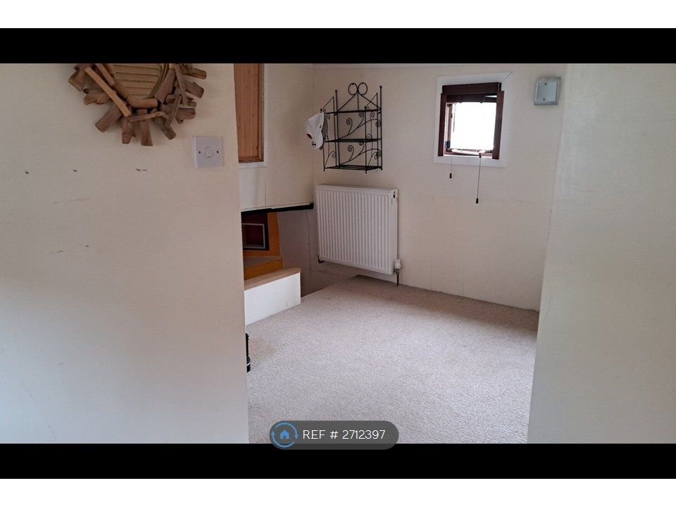 Property photo 3 of 7 Main Bedroom