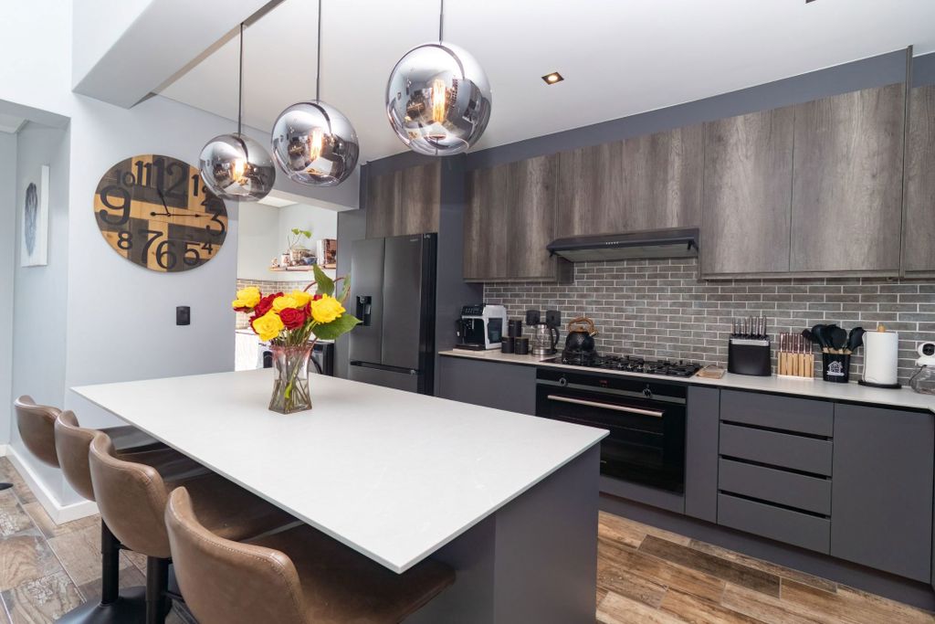 Property photo 3 of 18 1TV1713750