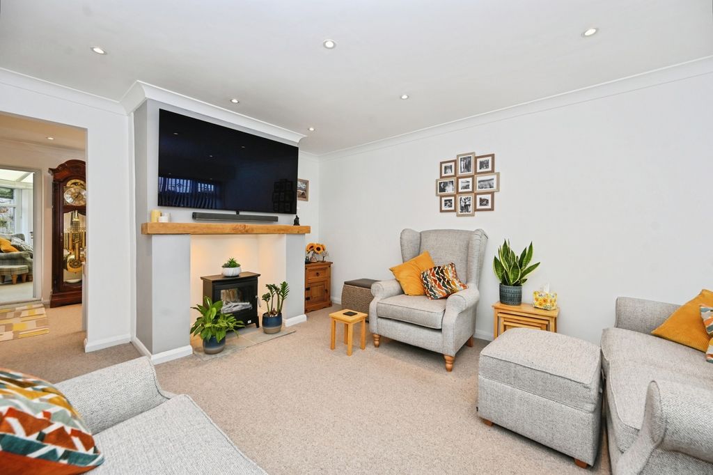 Property photo 2 of 20 Living Room