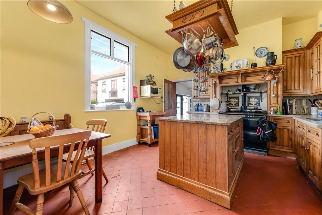 Property photo 2 of 26 Picture No. 28