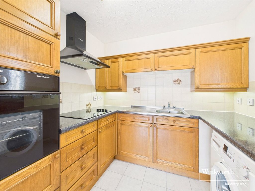 Property photo 3 of 9 Kitchen
