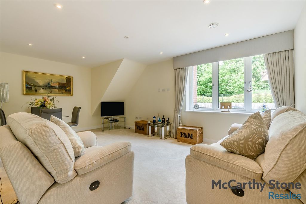 Property photo 2 of 31 8688959-Interior04.Jpg