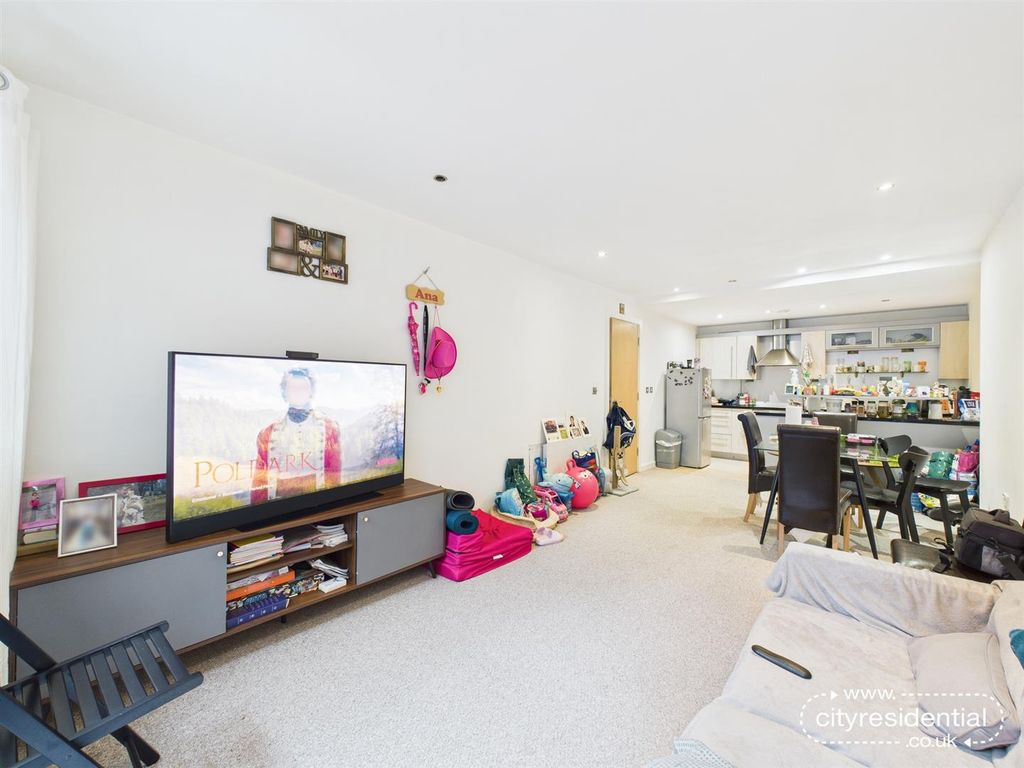 Property photo 3 of 11