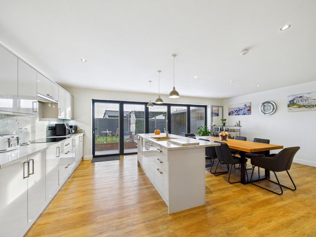 Property photo 2 of 35 Kitchen