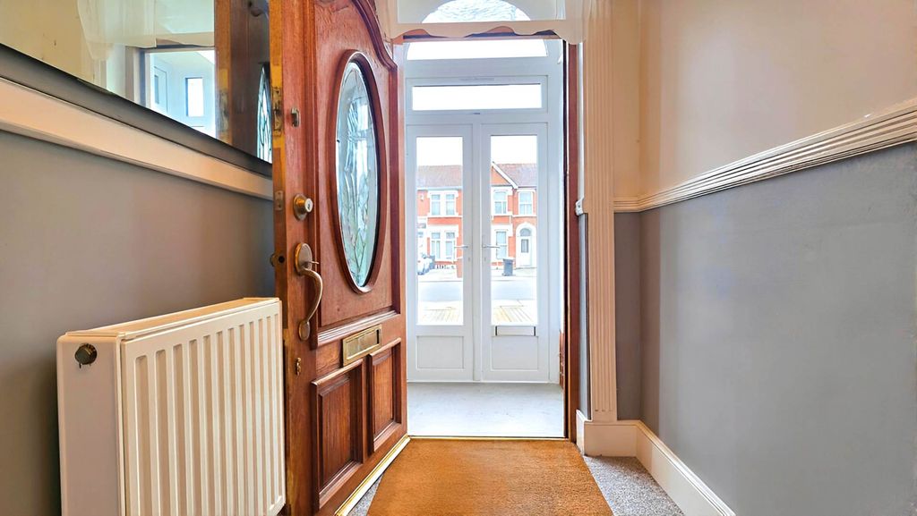 Property photo 3 of 42