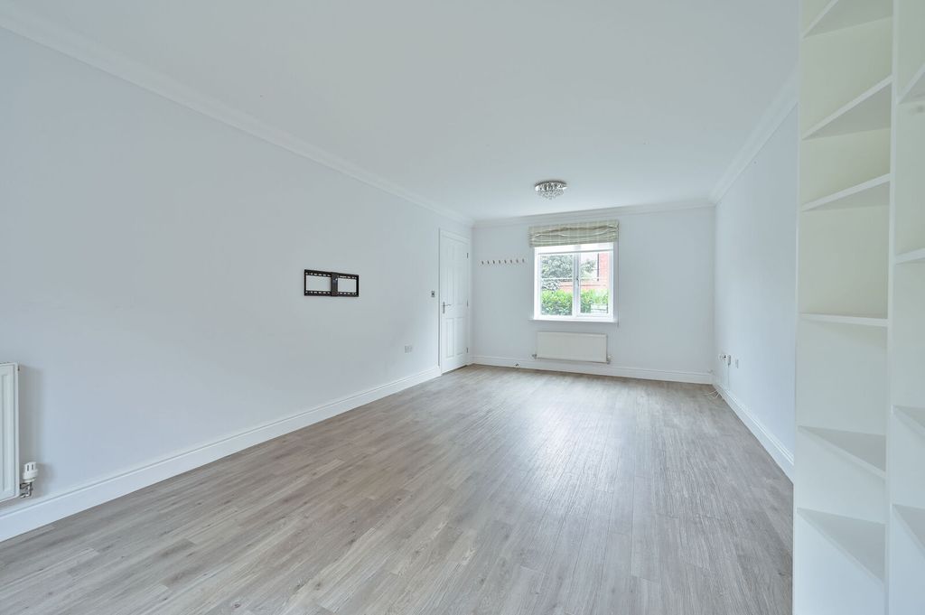 Property photo 3 of 38