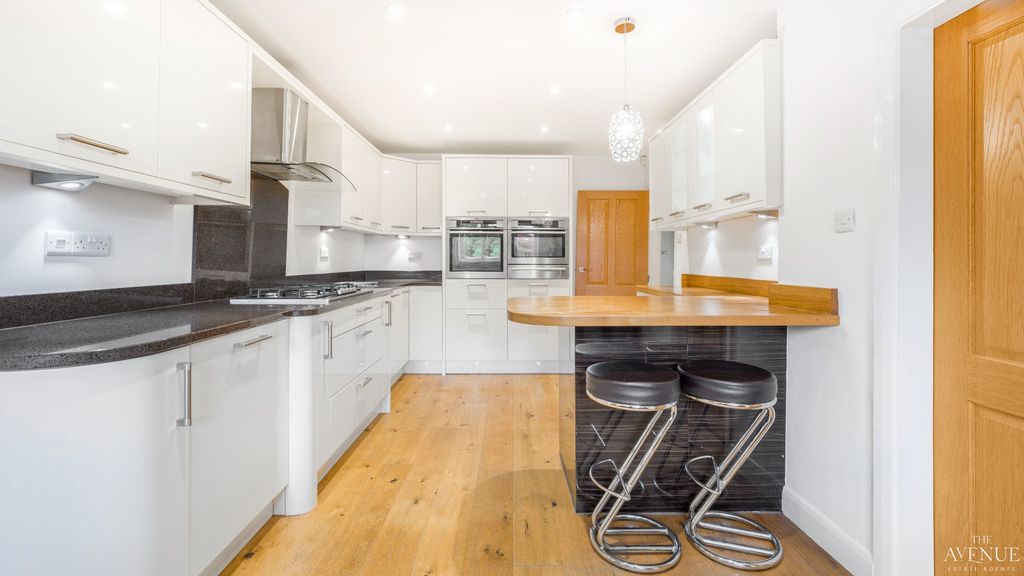 Property photo 2 of 37 4379743