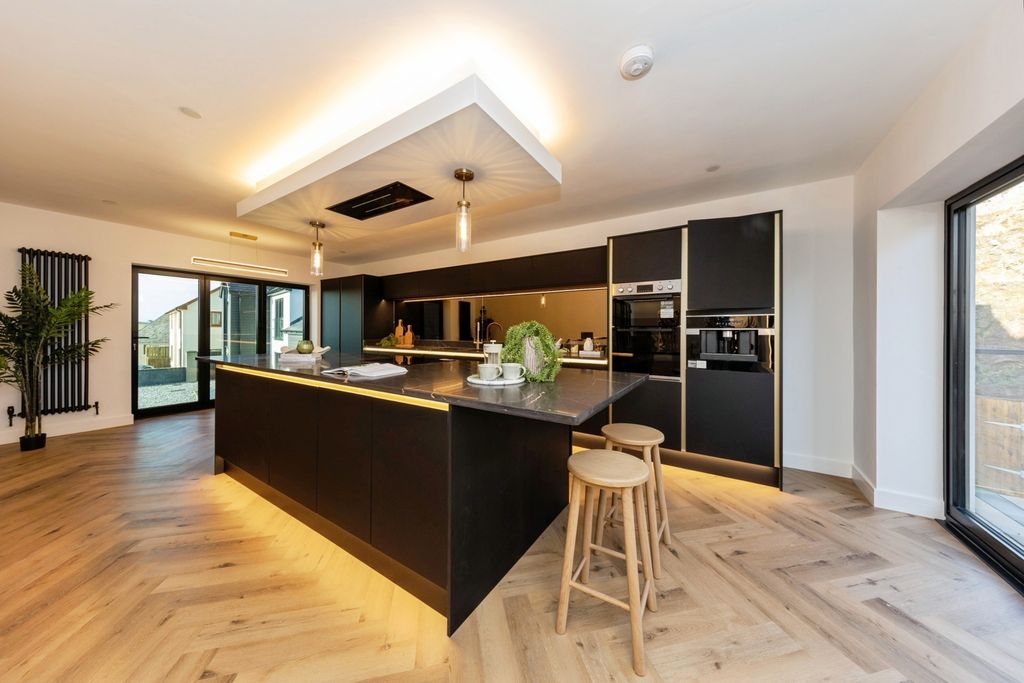 Property photo 3 of 39 Pbox-Img.Jpg