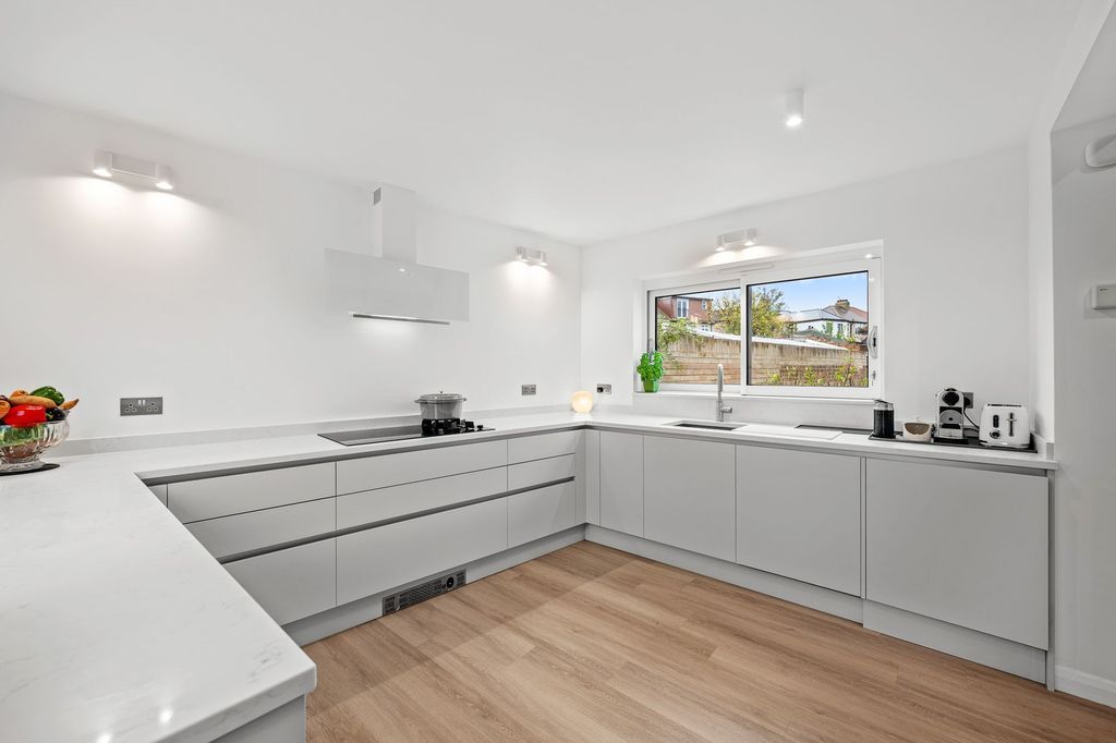 Property photo 2 of 24