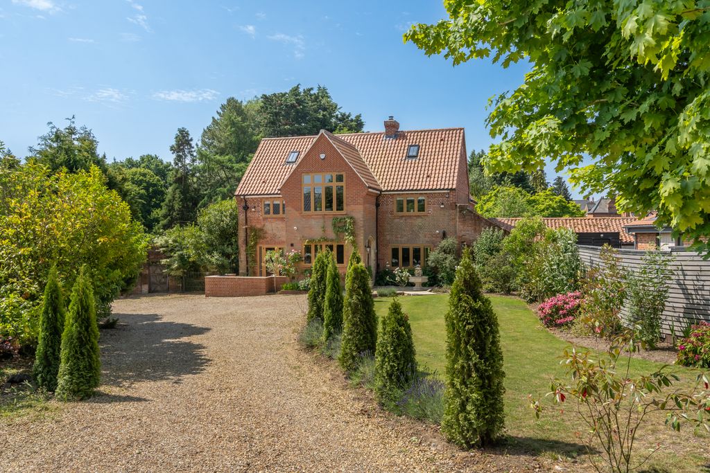 Property photo 2 of 34