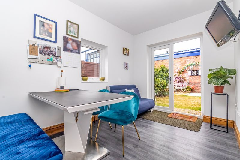 Property photo 3 of 28 .