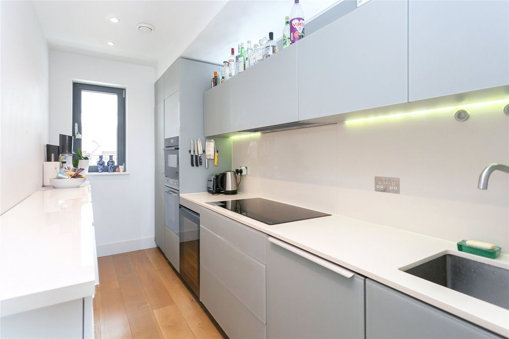 Property photo 2 of 23 Reception/ Kitchen