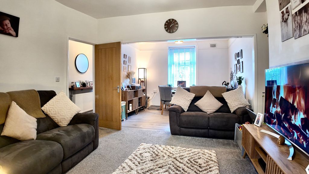 Property photo 2 of 27