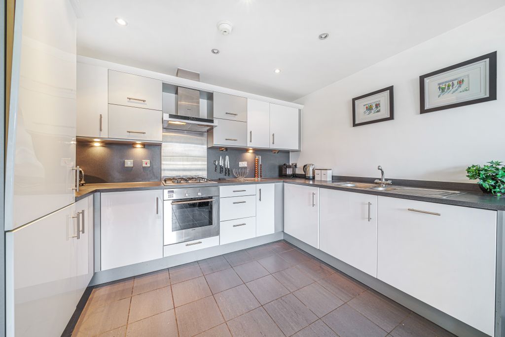 Property photo 2 of 12 Kitchen