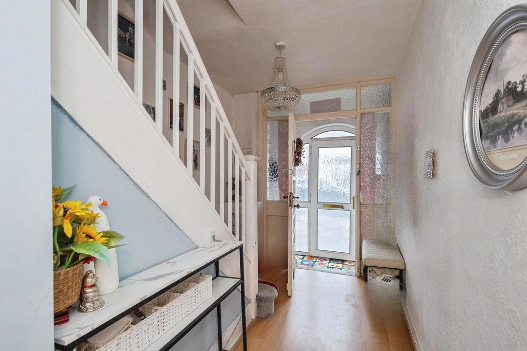 Property photo 2 of 18 Pbox-Img.Jpg