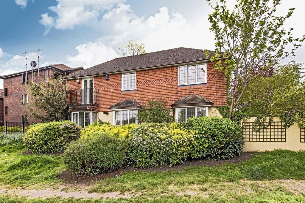 Property photo 1 of 11