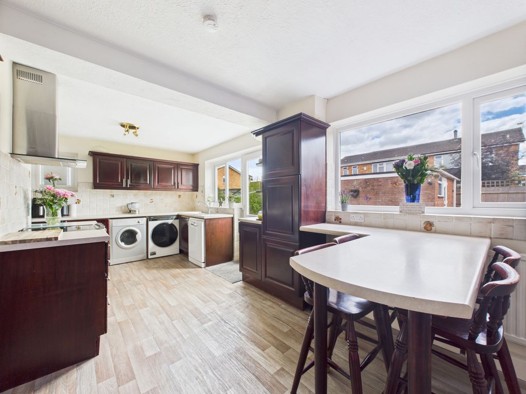 Property photo 3 of 18 Kitchen 2