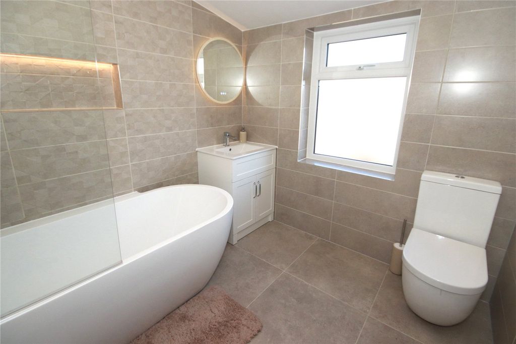 Property photo 3 of 19 Picture No. 16