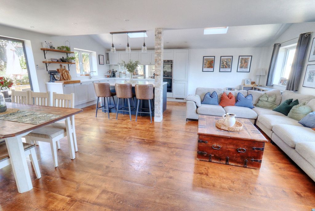 Property photo 2 of 18 Photo 2