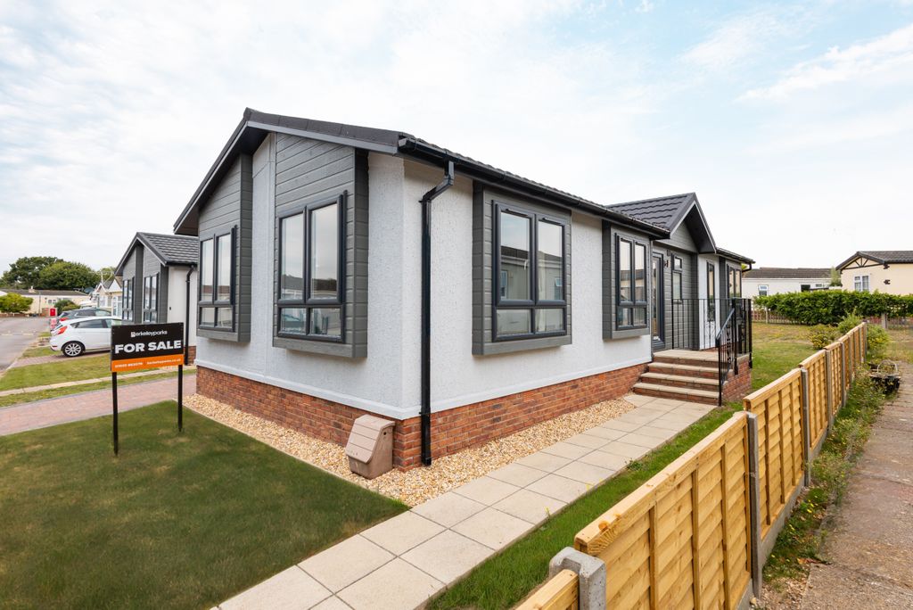 Property photo 2 of 24