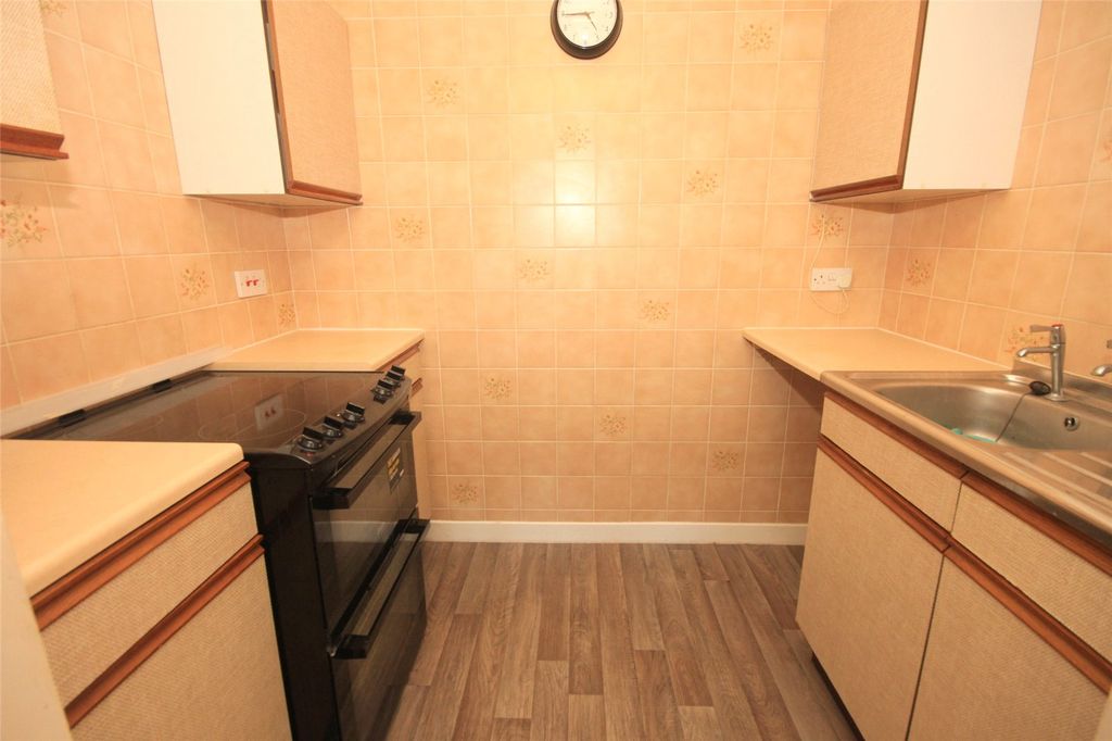 Property photo 2 of 10 Kitchen