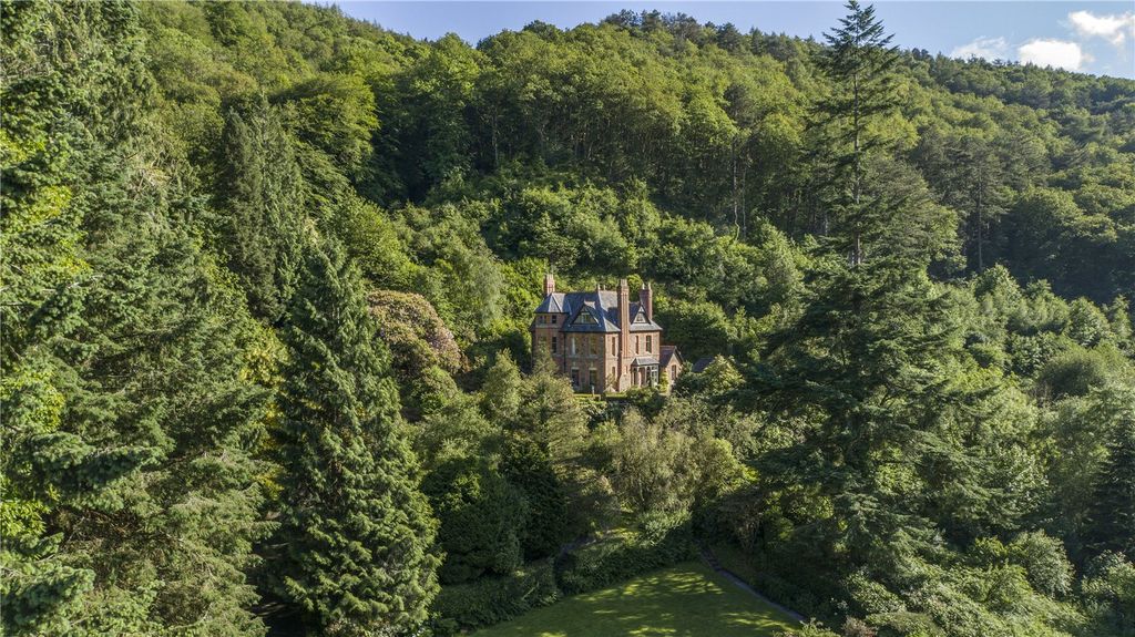Property photo 2 of 35 Glen Lodge