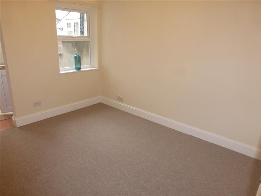 Property photo 3 of 8 Dining Room