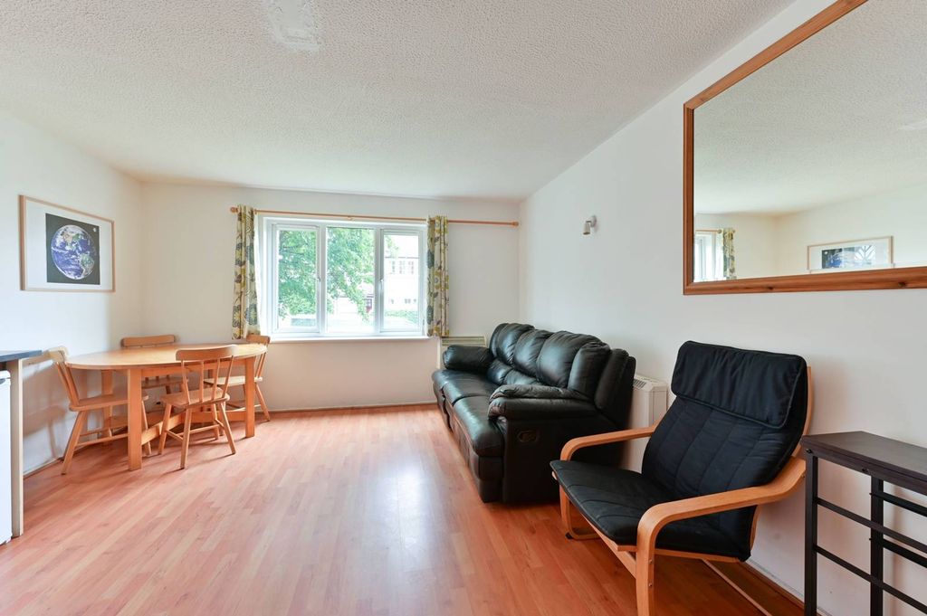 Property photo 3 of 6