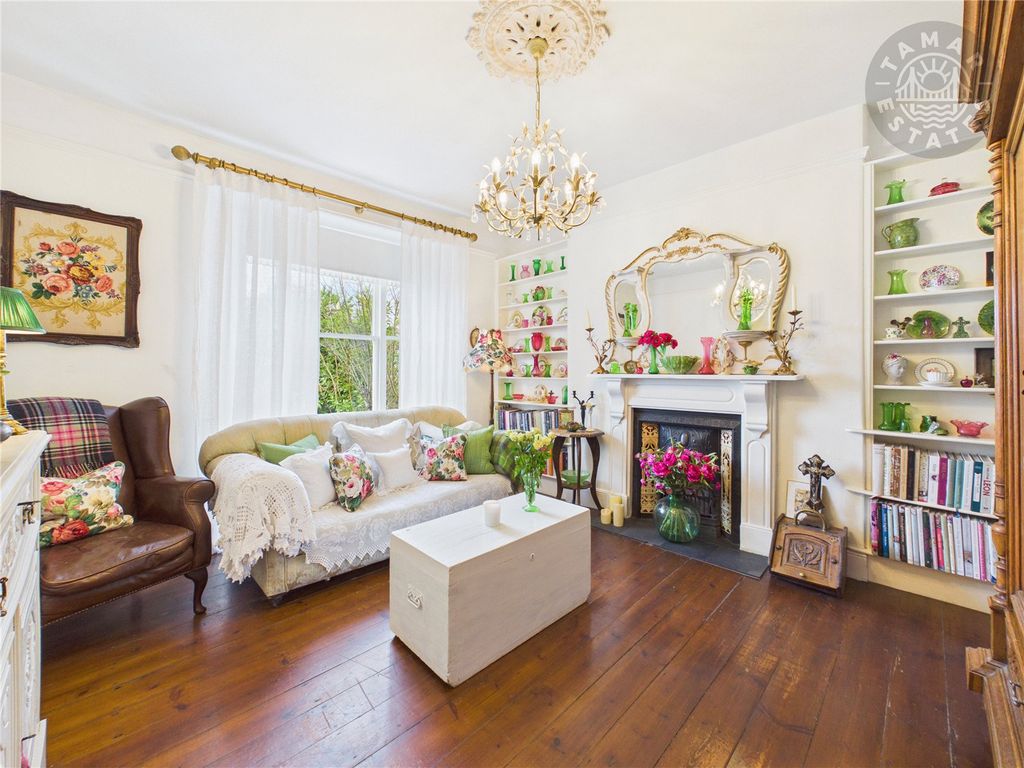 Property photo 2 of 21 Sitting Room