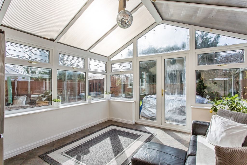 Property photo 3 of 19 Conservatory