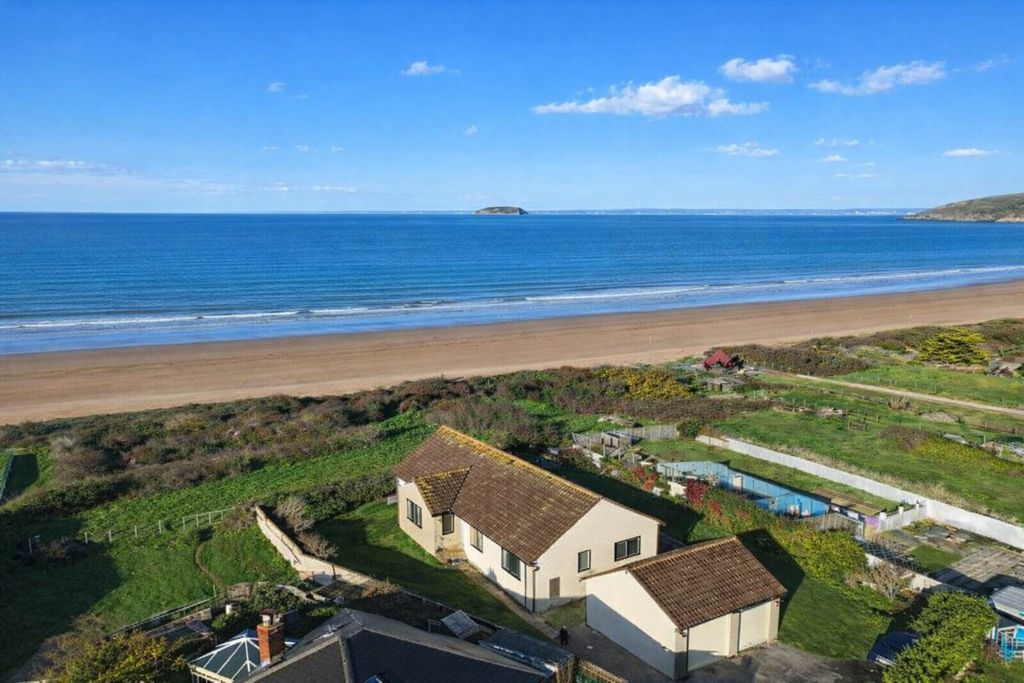 Property photo 2 of 18