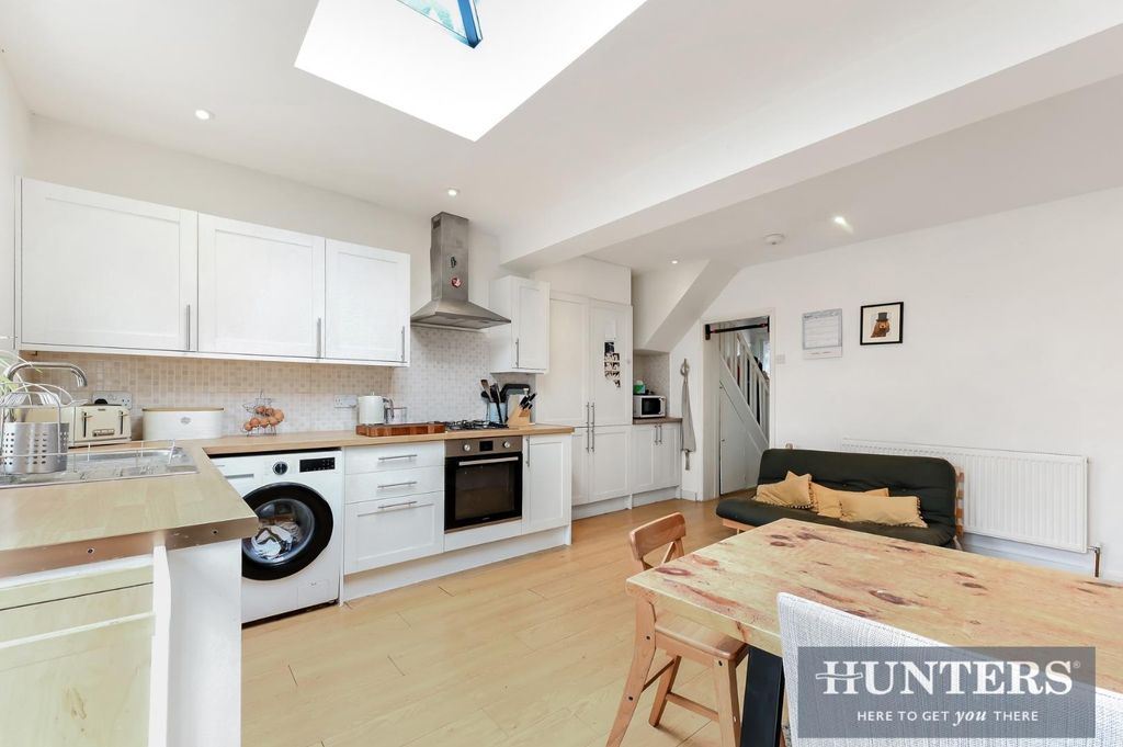 Property photo 2 of 13 Delcombe Avenue, -27.Jpg