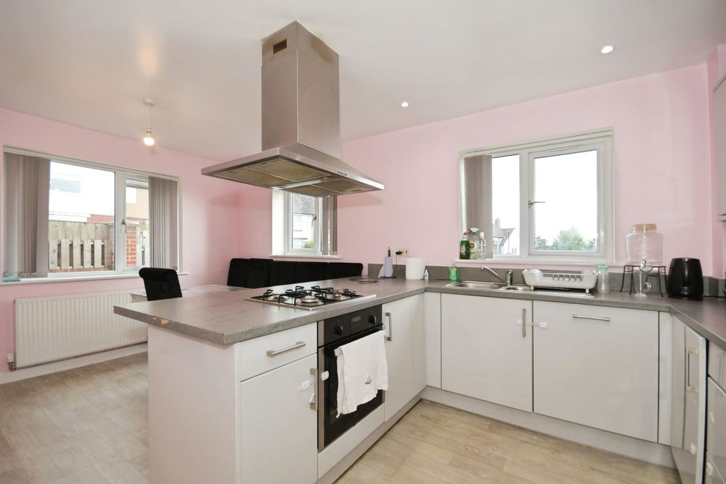 Property photo 2 of 17 Photo