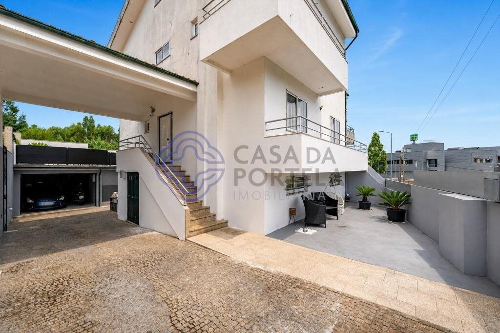 Property photo 1 of 44 Residence With 3 Bedrooms On 3 Facades With Large Outdoor Spaces In Excellent Condition