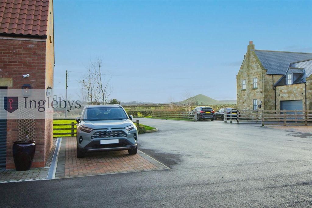 Property photo 2 of 44