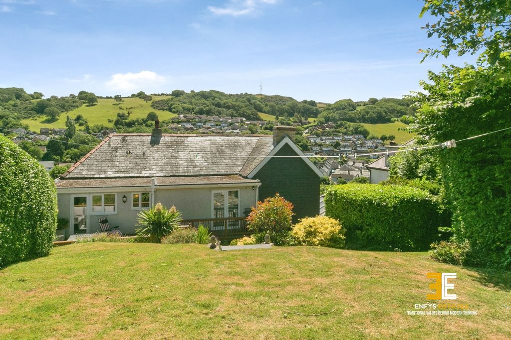 Property photo 2 of 35