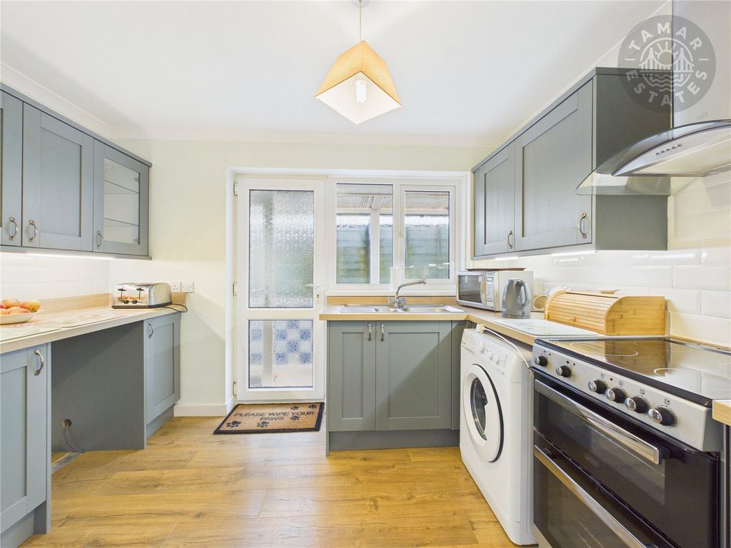 Property photo 2 of 13 Kitchen