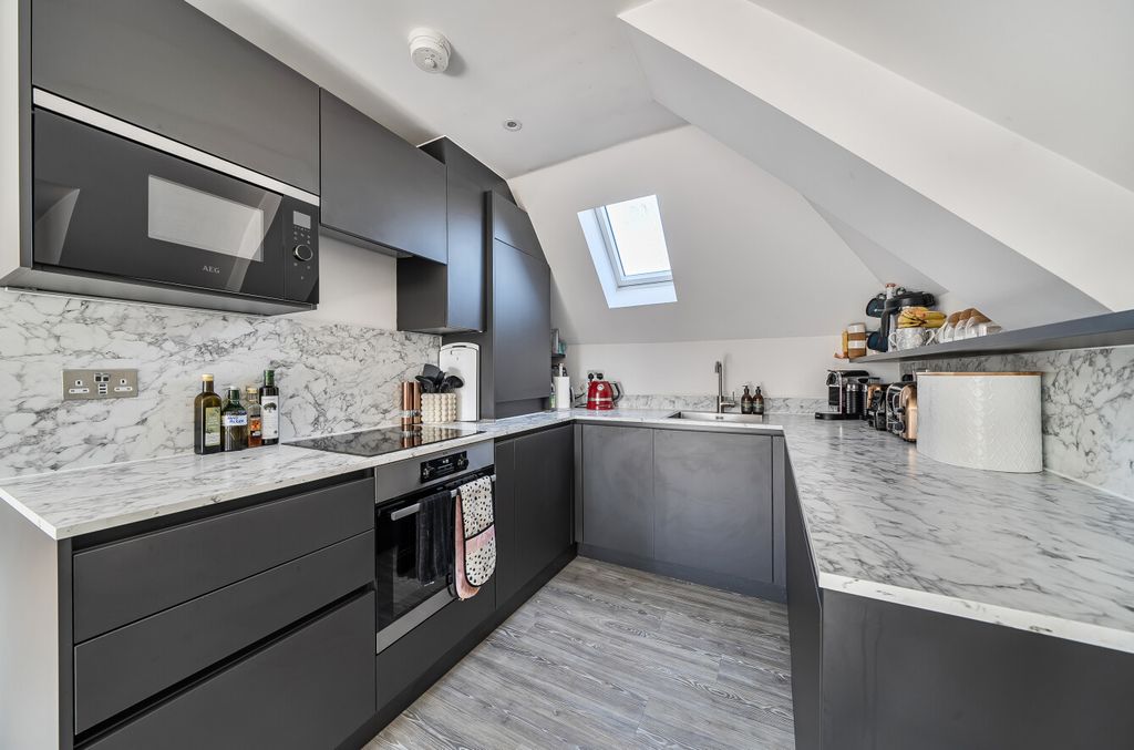 Property photo 3 of 21 Picture 3