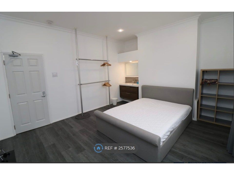Property photo 1 of 2 Extra Large Bedroom