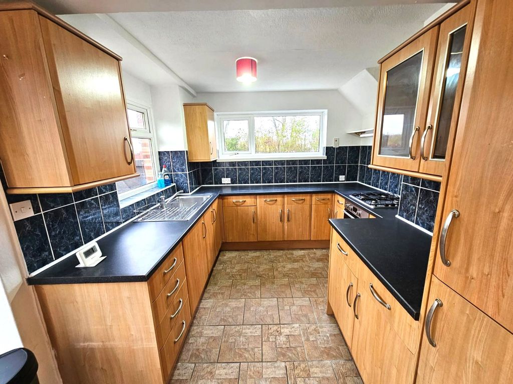 Property photo 2 of 14 Picture No. 13