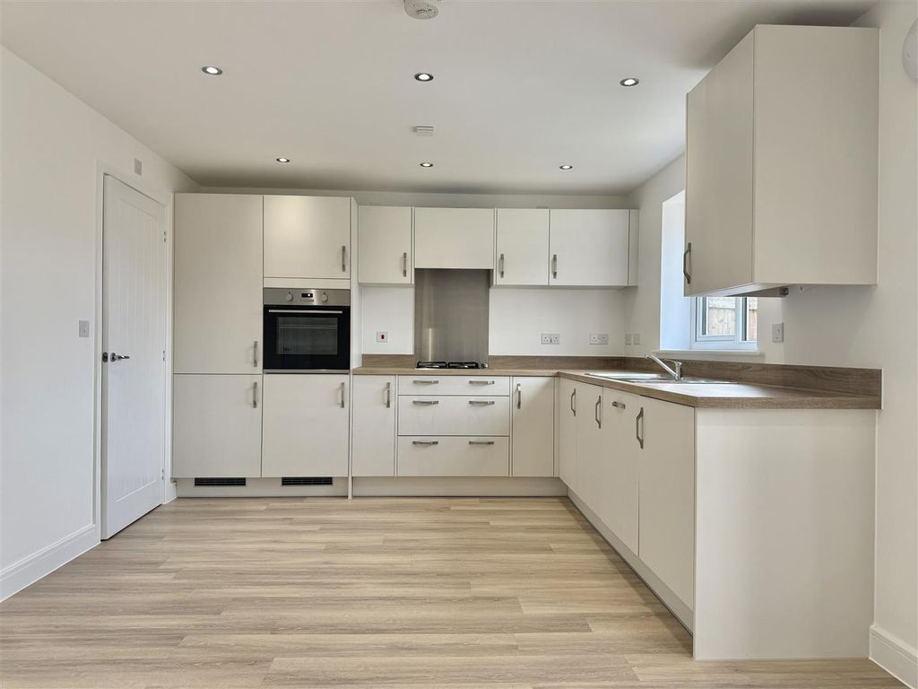 Property photo 2 of 18 Kitchen